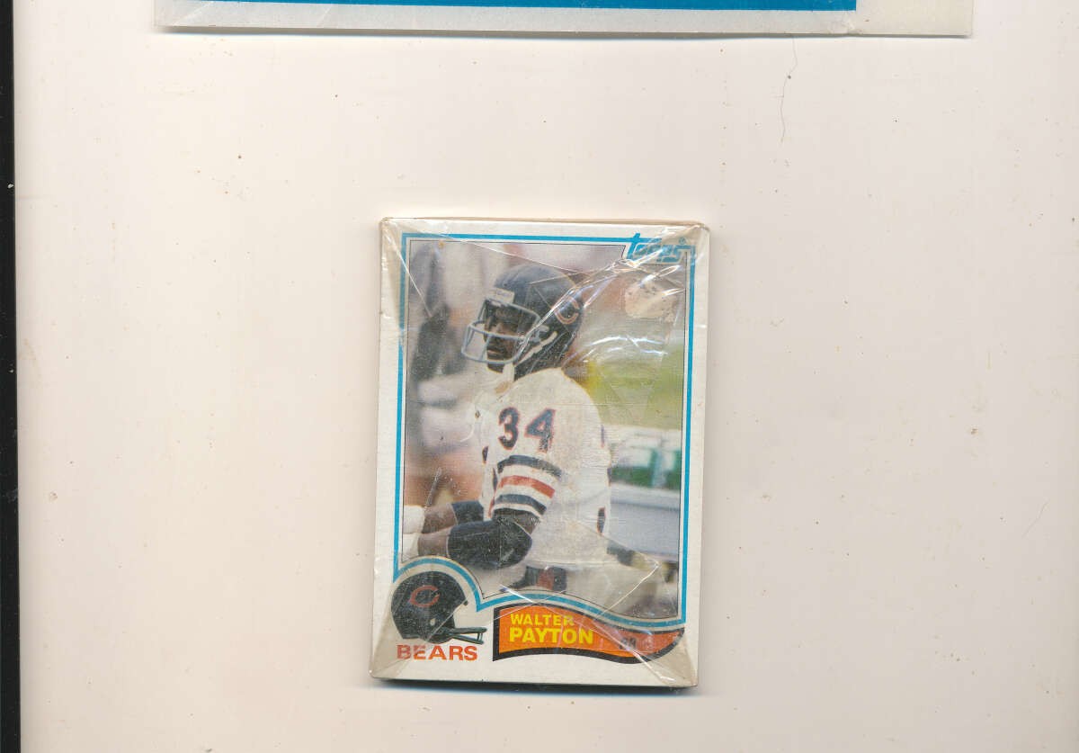 1982 walter payton bears Topps unopen cello pack bm