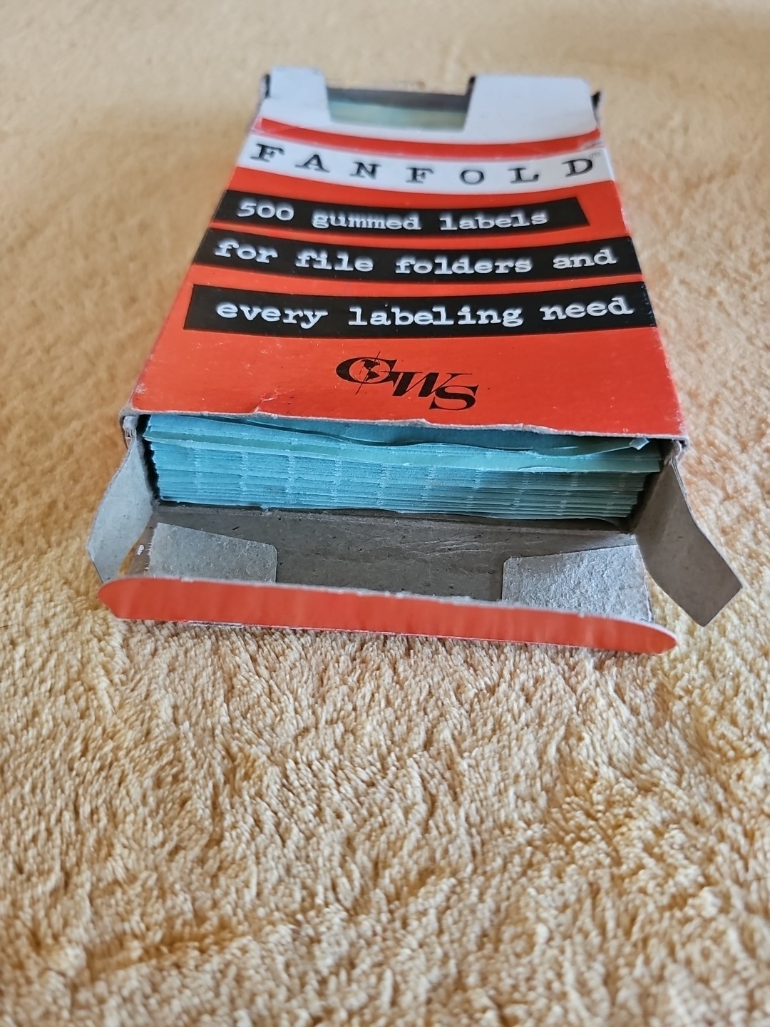 Fanfold 500 Gummed Labels Green Open Box No. 28 MCM Vintage