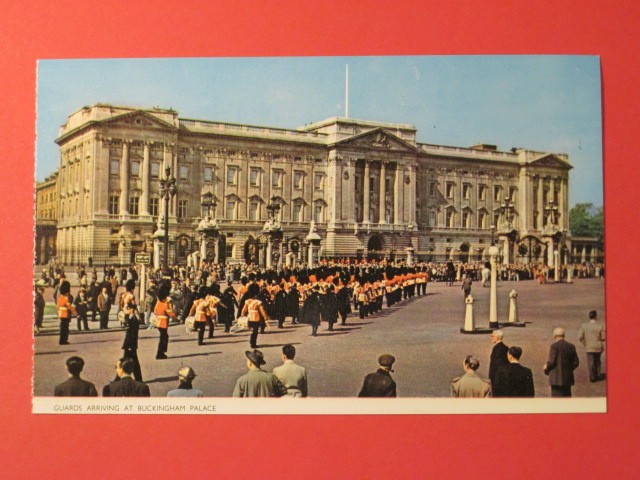 Buckingham Palace Postcard – Guards Arriving / Printed in England