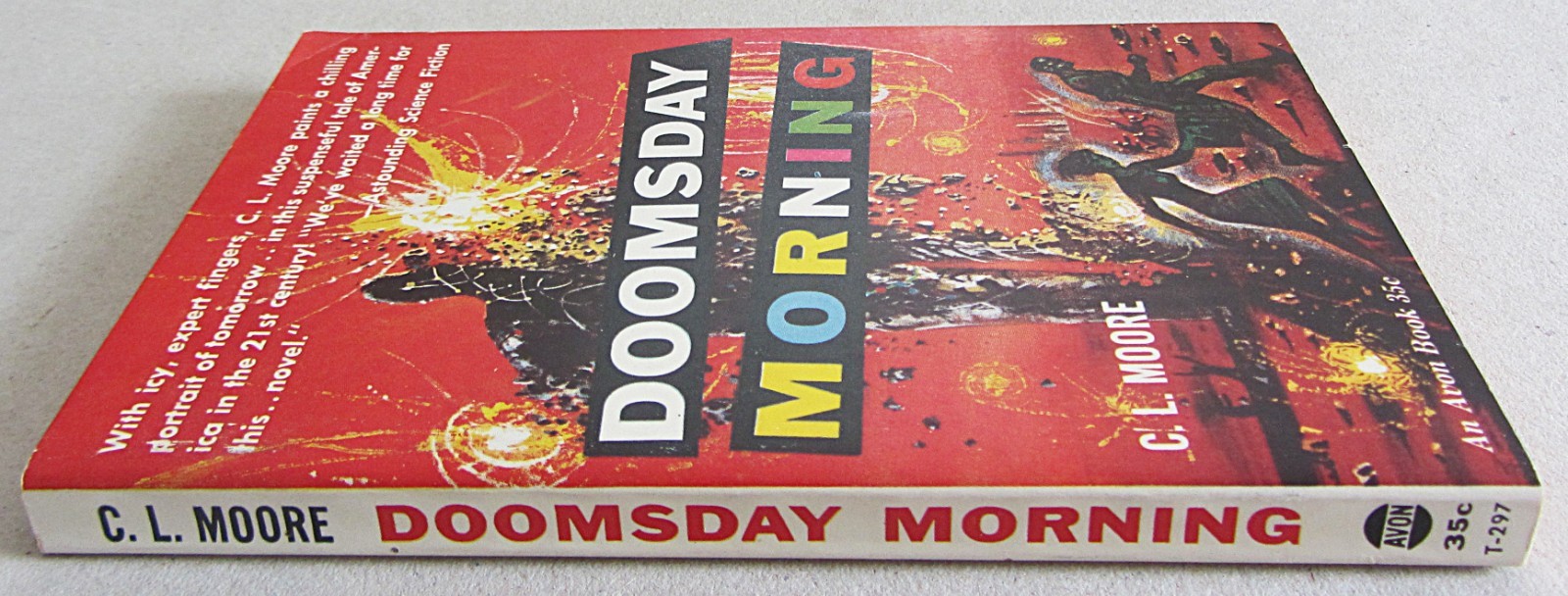 DOOMSDAY MORNING~C. L. MOORE~AVON PUBLICATIONS #T-297~MASS MARKET PAPERBACK~FINE