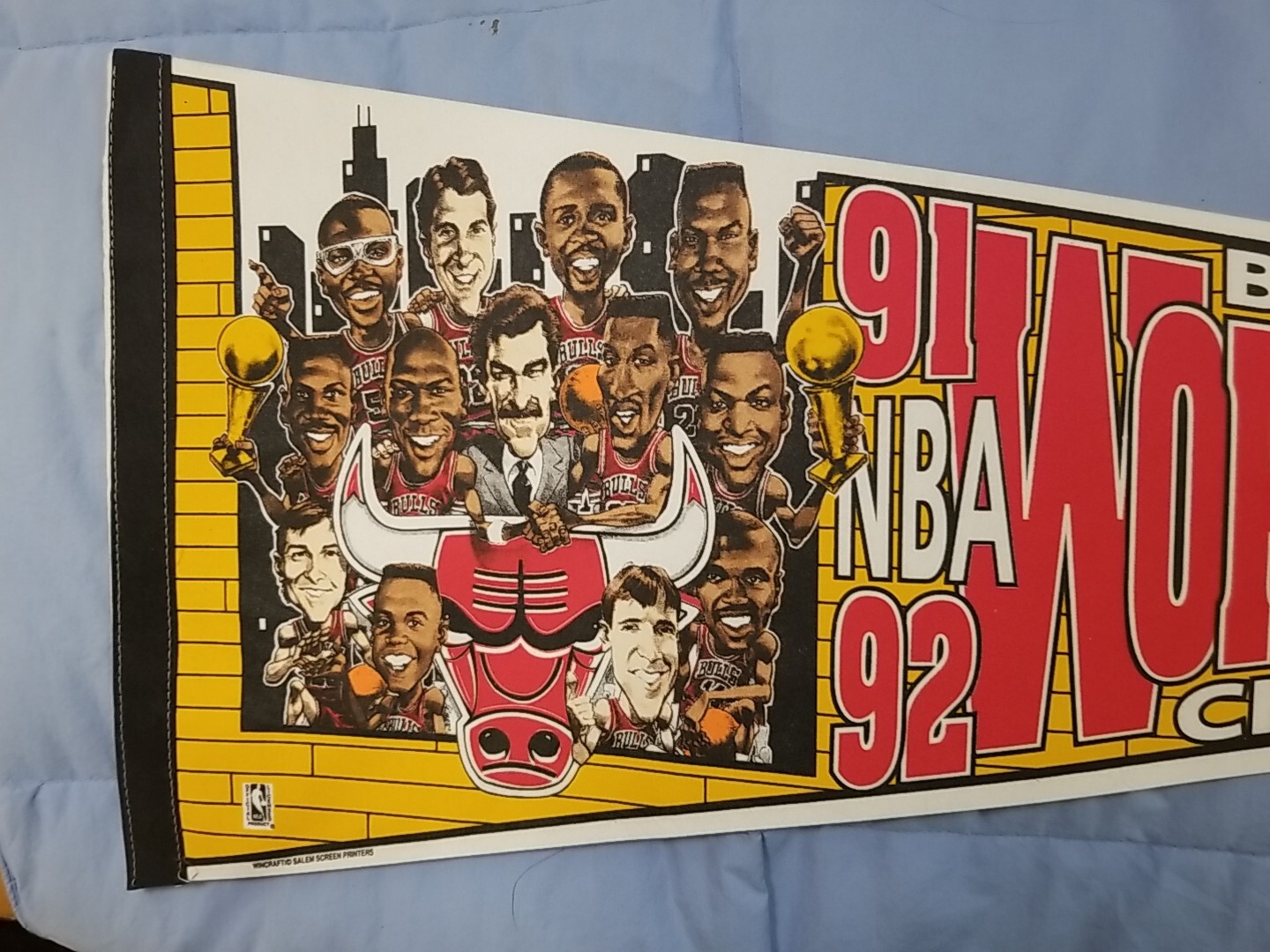 1992 Back to Back Champions Chicago Bulls Basketball Pennant Team Picture Jordan
