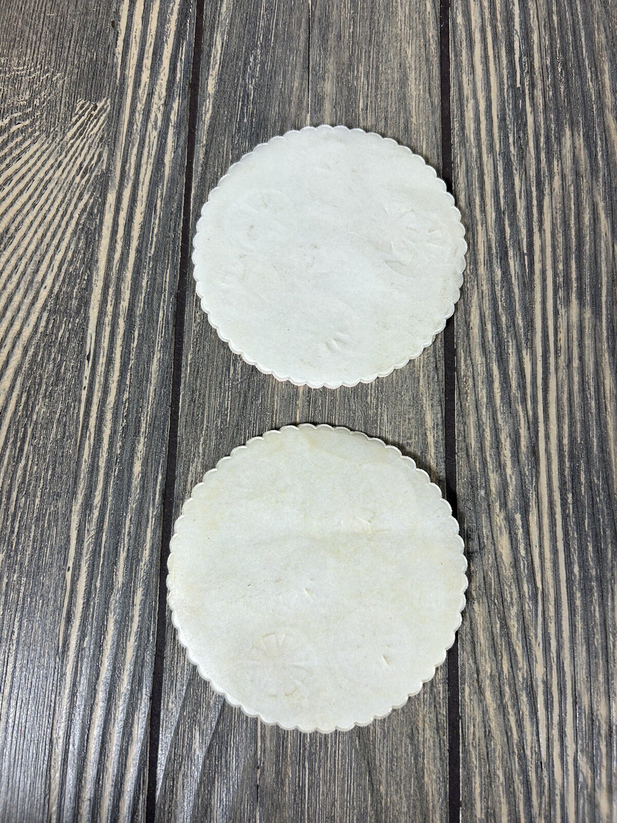Vintage White Green Orange Round Scallop Edge Paper Decor