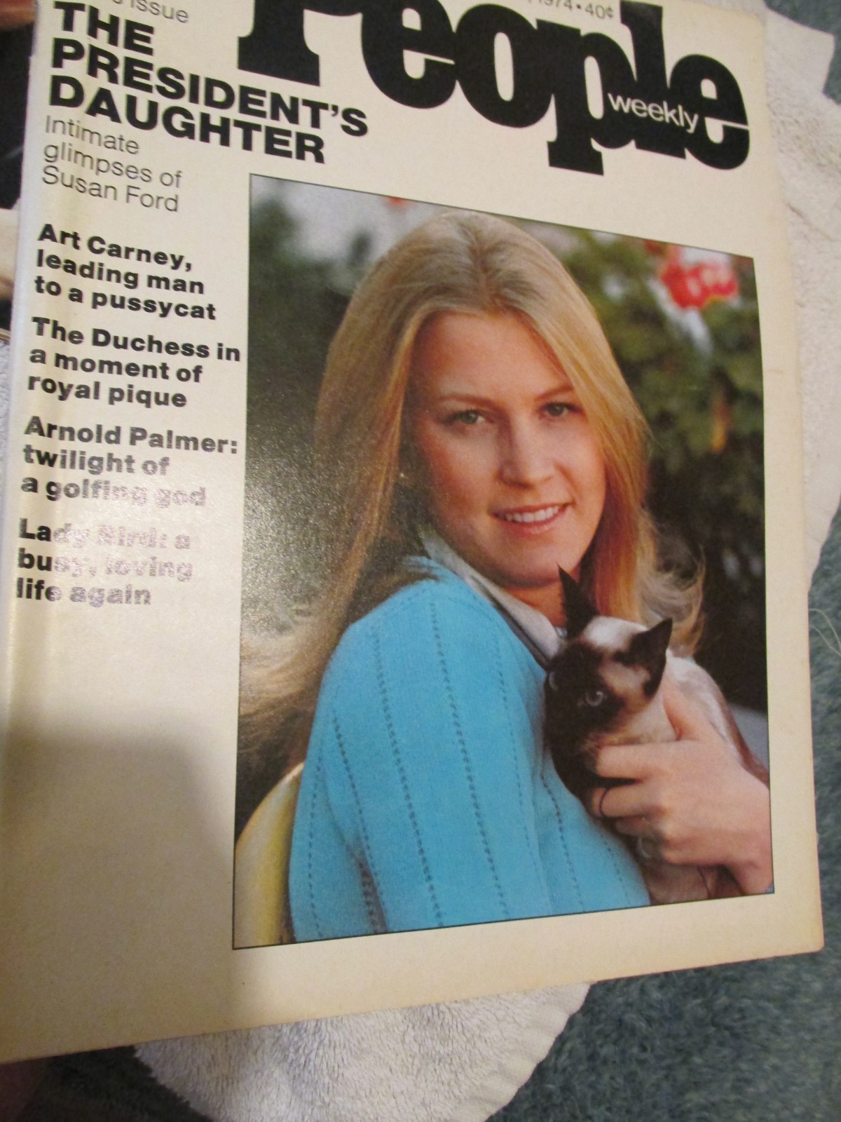 Lot 4 Vintage PEOPLE Weekly Magazine Issue 1974 Bing Crosby Cloris Johnny carson