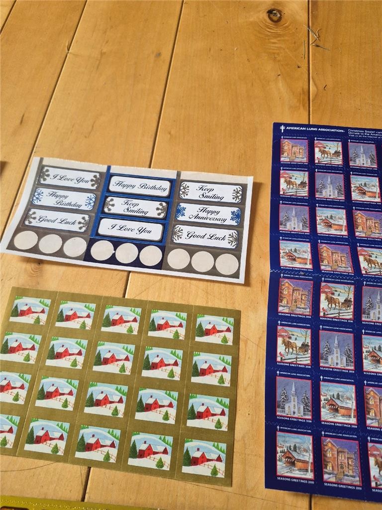 LARGE LOT CHRISTMAS SEALS STAMPS STICKERS AMERICAN HEART LUNG GOLD FOR ENVELOPES
