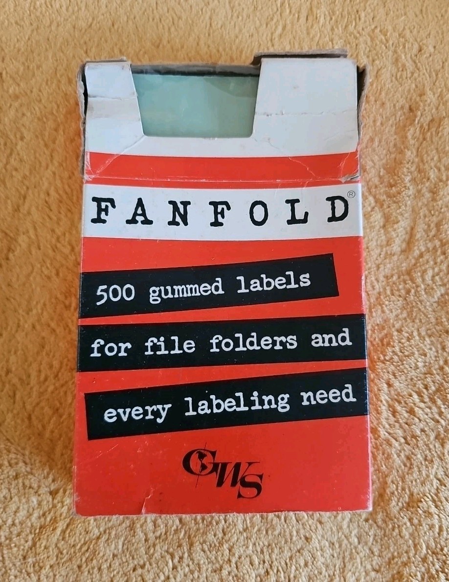 Fanfold 500 Gummed Labels Green Open Box No. 28 MCM Vintage
