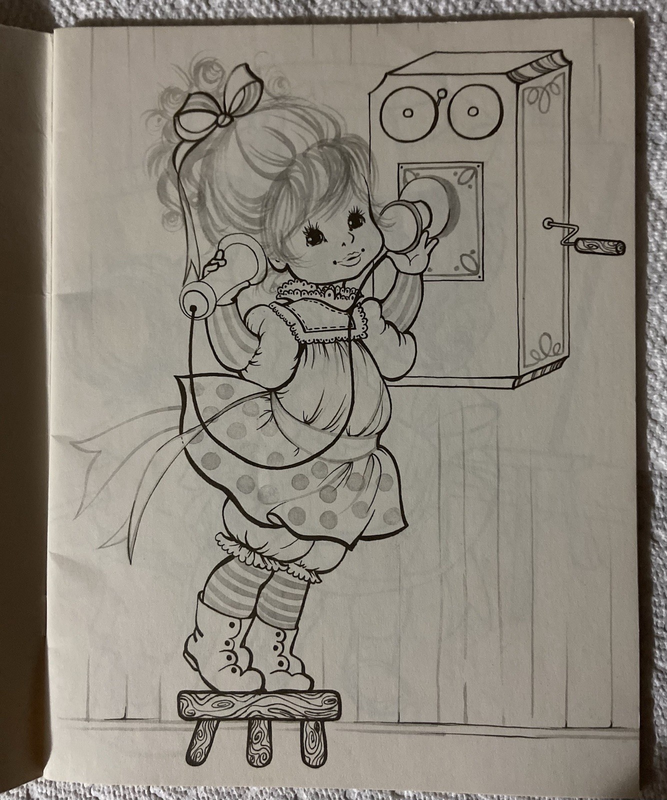 Charmer 1970’s Vintage 32 Pages Unused Coloring Book Hallmark Artist Easel Beret