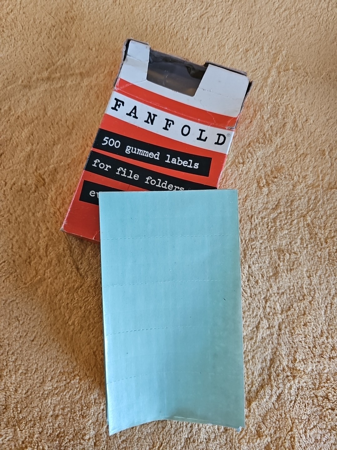 Fanfold 500 Gummed Labels Green Open Box No. 28 MCM Vintage