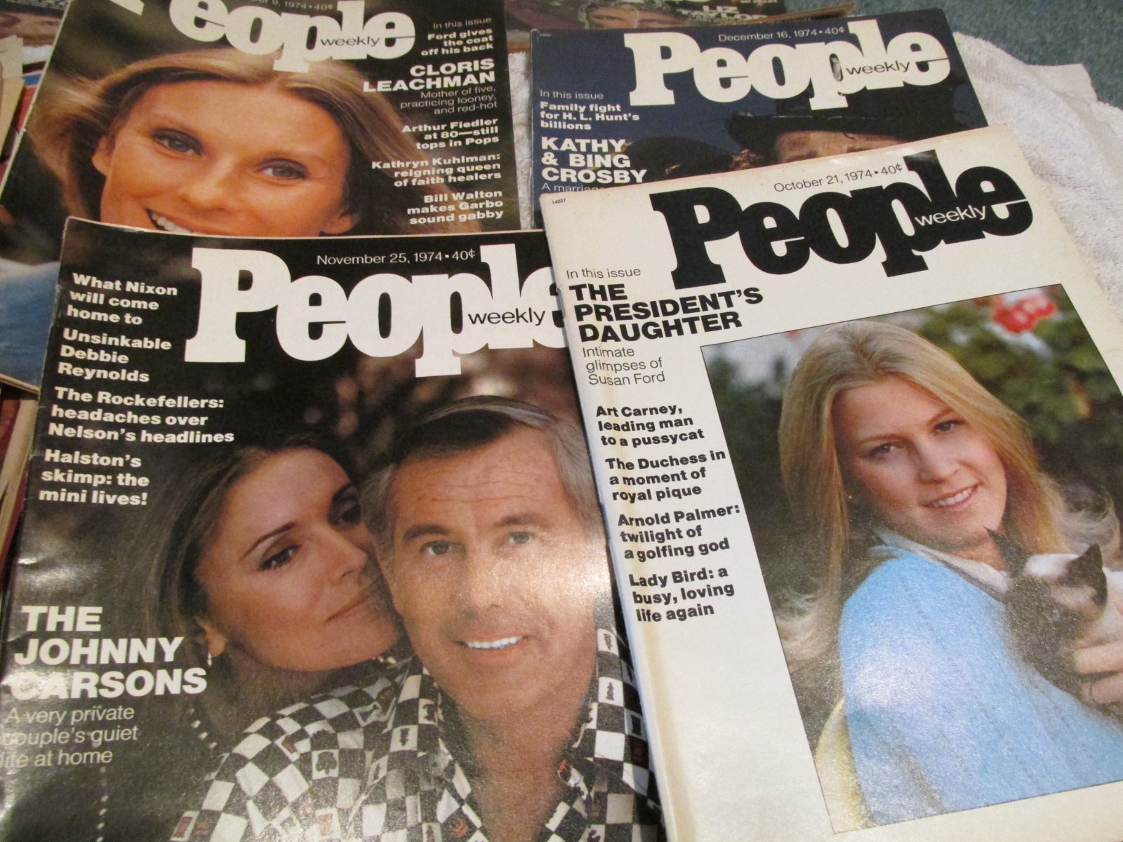 Lot 4 Vintage PEOPLE Weekly Magazine Issue 1974 Bing Crosby Cloris Johnny carson