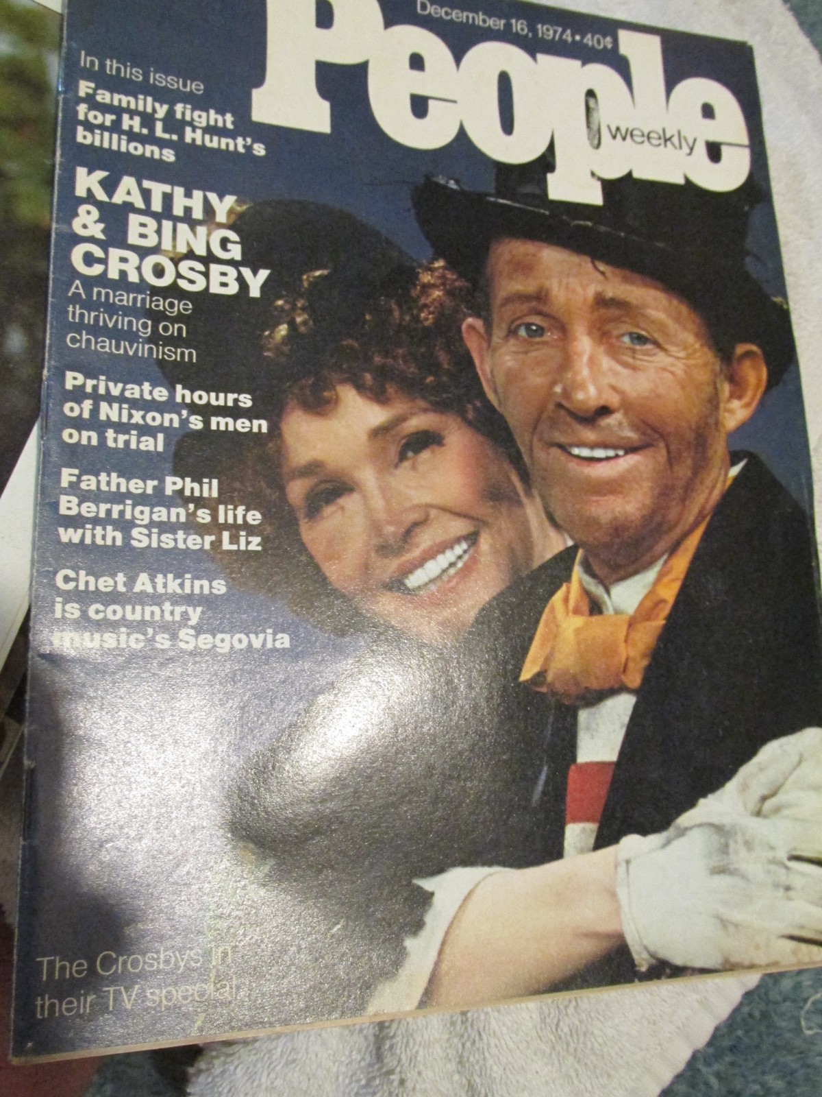 Lot 4 Vintage PEOPLE Weekly Magazine Issue 1974 Bing Crosby Cloris Johnny carson