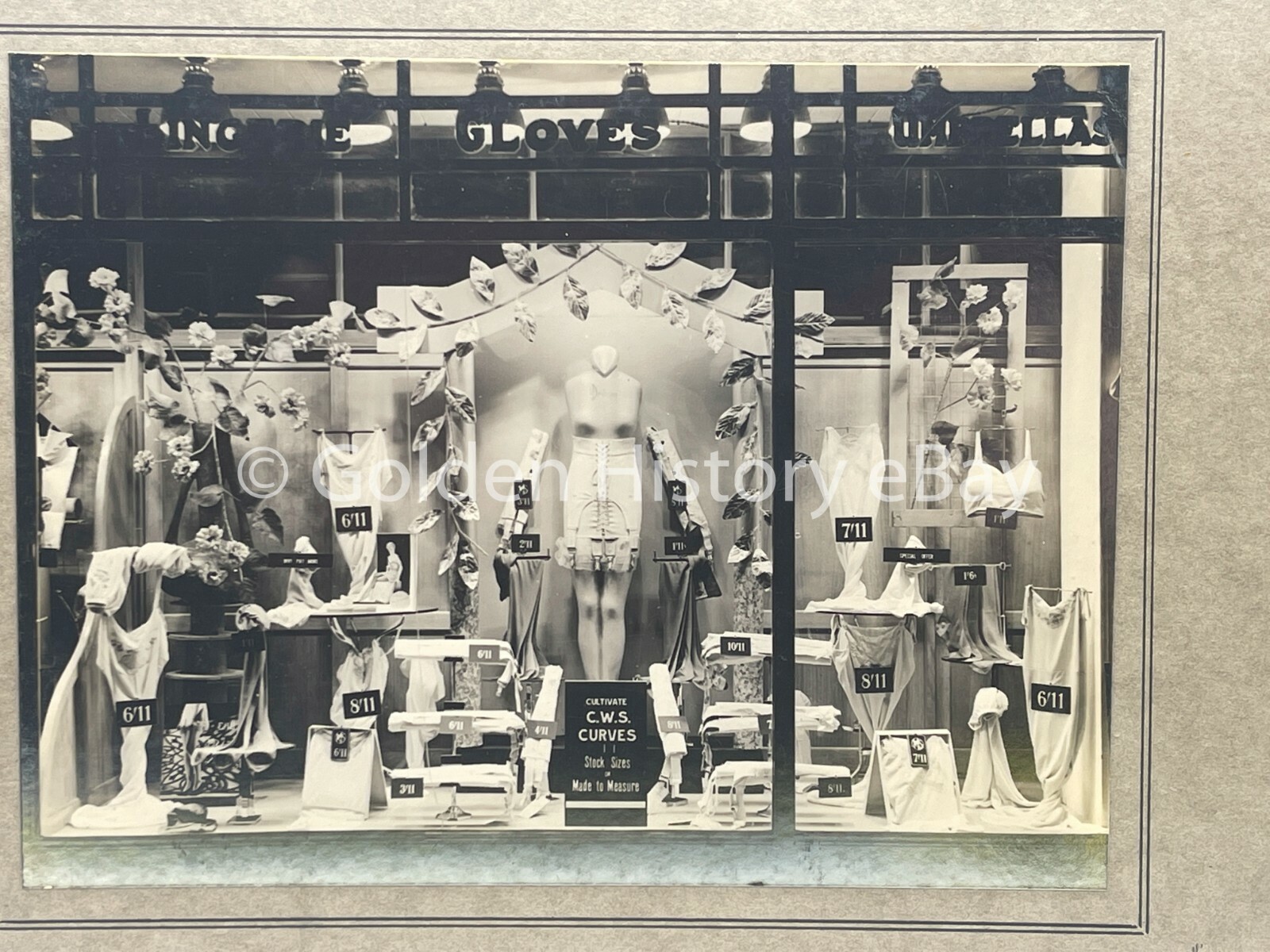 VINTAGE CO-OP SOCIETY CWS WINDOW DISPLAY PHOTO NORTH GRIMSBY MIDDLESBROUGH