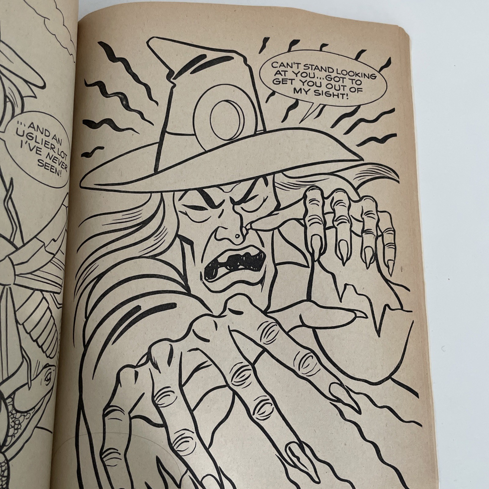 Vintage Marvel Comics – FANTASTIC FOUR Meet “THE WITCH” Coloring Book – 1977