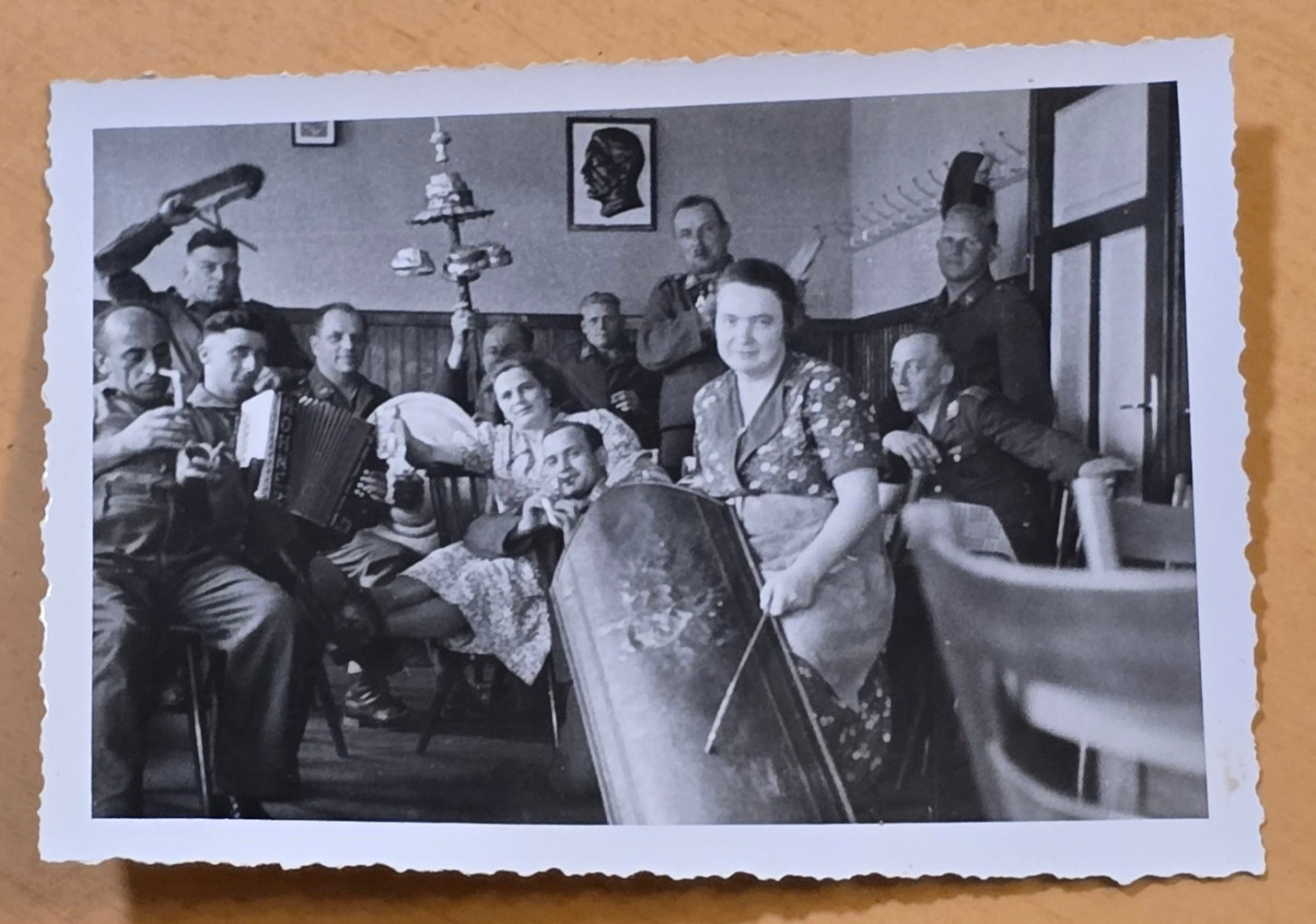 LUFTWAFFE PARTY! w LEADERS PIC HOHNER ACCORDION WW2 WWII German Military photo