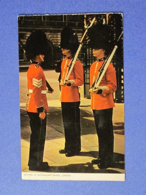 Photo Postcard: Senties At Buckingham Palace – London