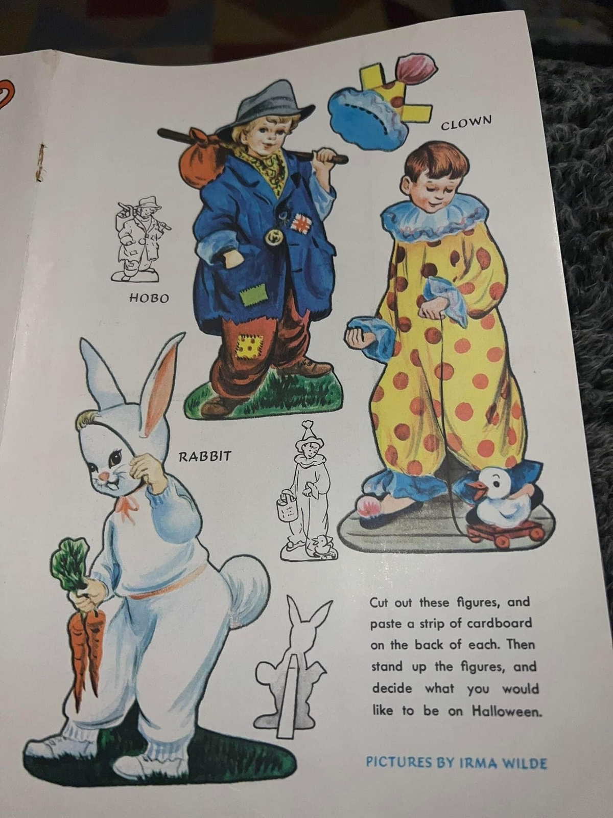 Vintage Halloween Insert for child’s life – fold out die cut paper dolls 1962