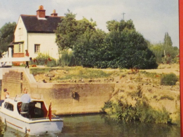 Benson Lock / River Thames – London – Postcard – Printed in England