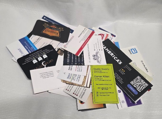 LOT of 100 BUSINESS CARDS for collection ALL DIFFERENT from USA and Europe