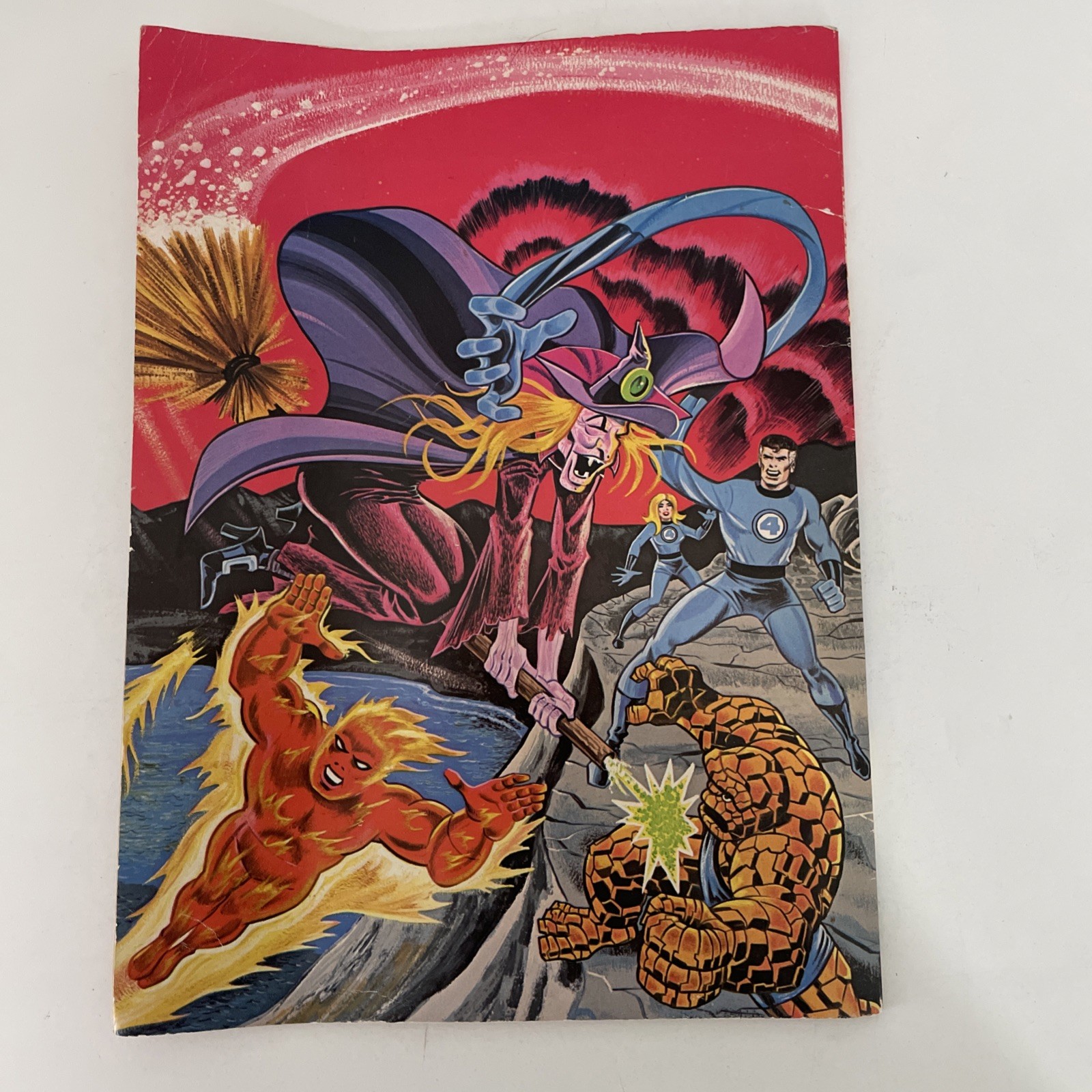 Vintage Marvel Comics – FANTASTIC FOUR Meet “THE WITCH” Coloring Book – 1977