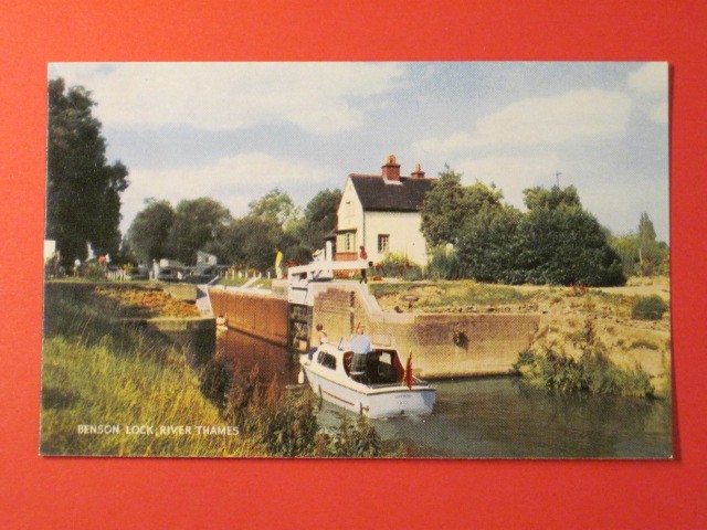 Benson Lock / River Thames – London – Postcard – Printed in England