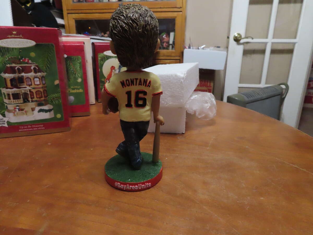 Joe Montana SF Giants Bobblehead with box bm200