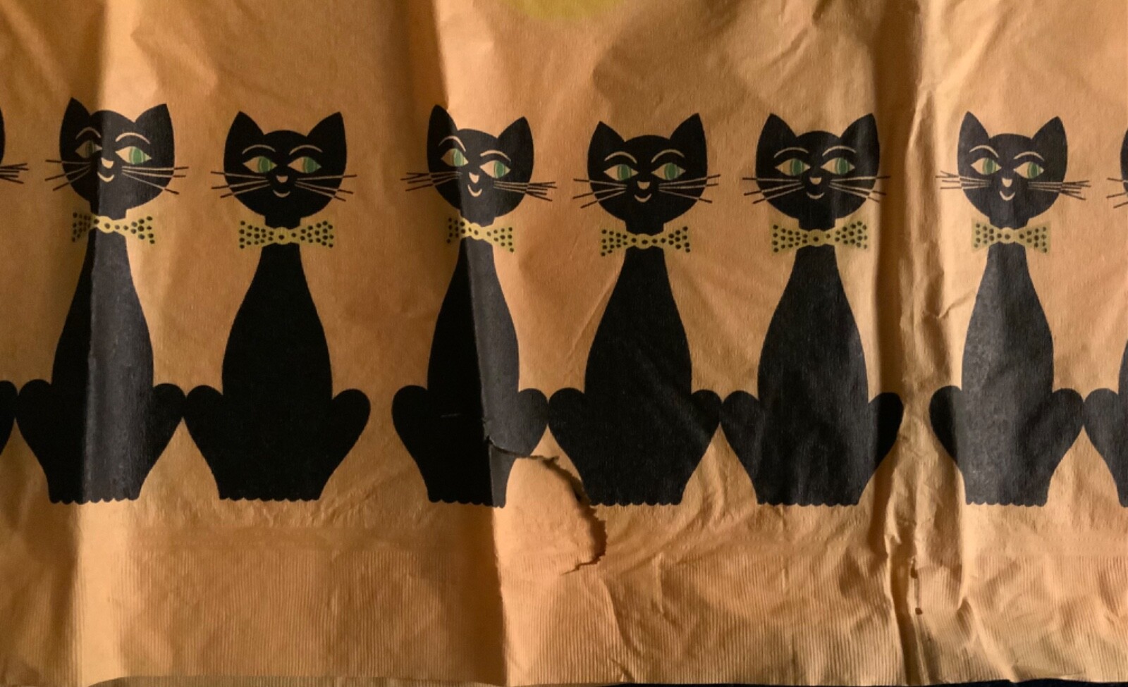 VINTAGE LARGE HALLOWEEN REED’S CREPE PAPER TABLECLOTH – MODERN CATS!
