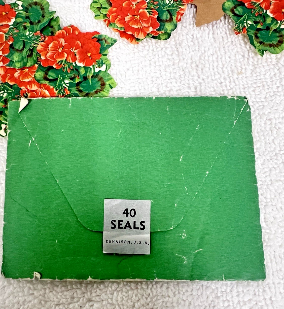 Vintage Dennison’s 32 Red Orange Geranium Gummed Sticker Seals 1 1/8″ x 1 1/4″