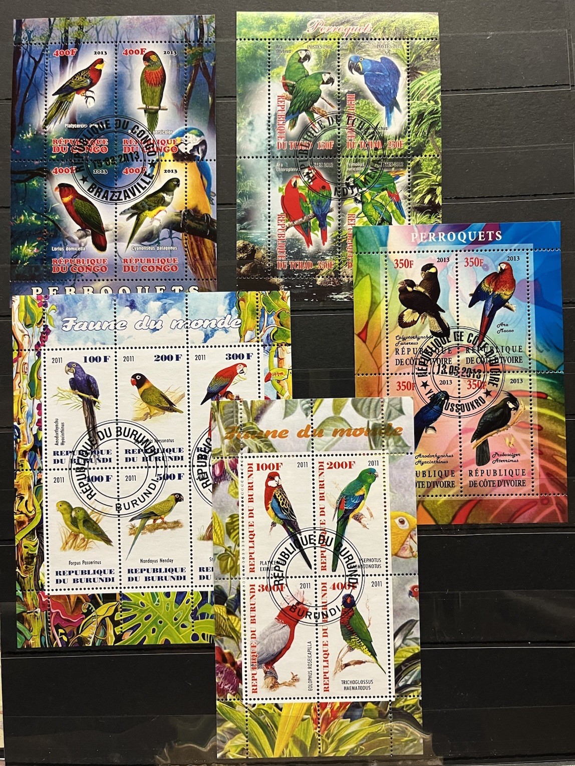 5x Parrots/ Birds – Paper without glue, not stamps CTO – Z22