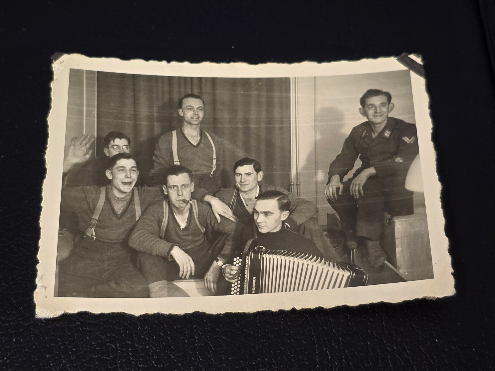1942 LUFTWAFFE w ACCORDION + SLEEVE PATCH WW2 WWII German Wartime Military photo