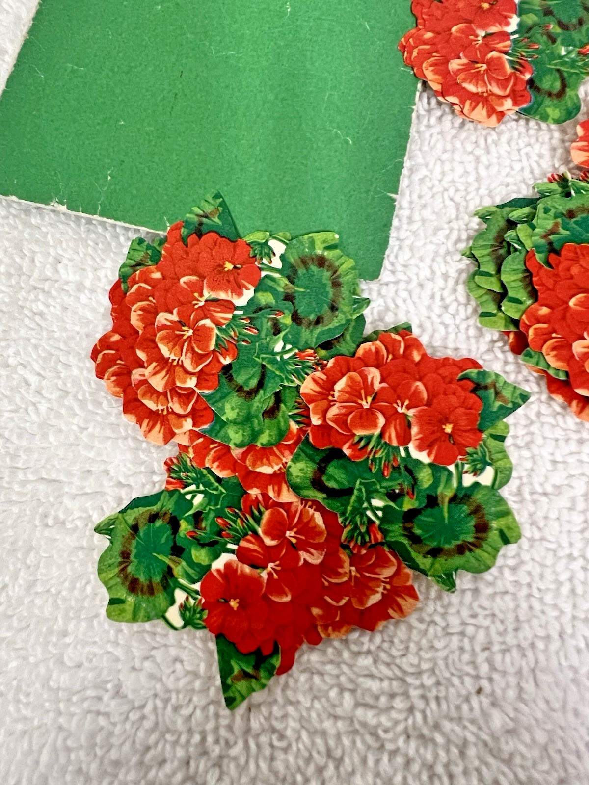 Vintage Dennison’s 32 Red Orange Geranium Gummed Sticker Seals 1 1/8″ x 1 1/4″