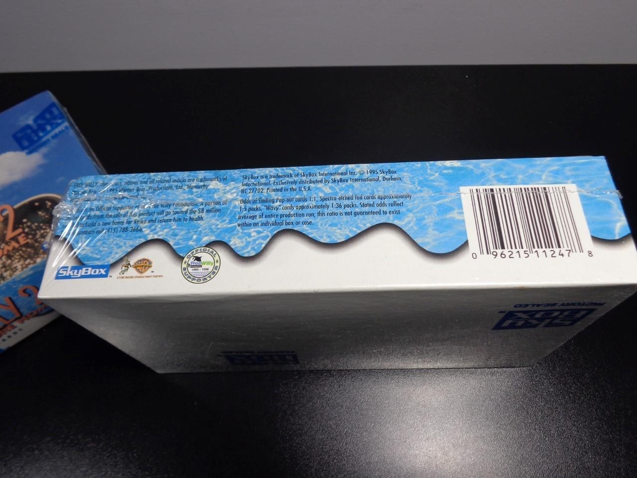 ONE FACTORY SEALED BOX OF FREE WILLY 2 THE ADVENTURE HOME TRADING CARDS SKY BOX
