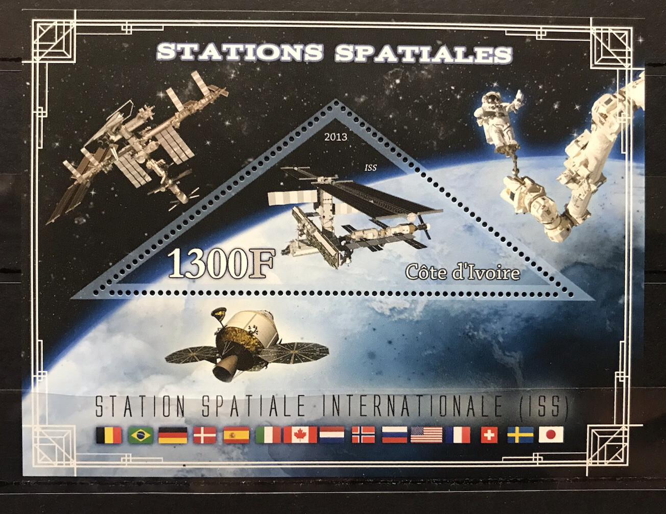Station Spatiales – Space – Paper with Glue – MNH** D109