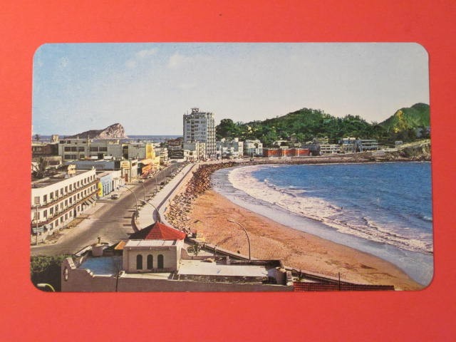 Tarjeta Post Card: Beach & Boulevard of Olas Atlas – Sin., Mexico