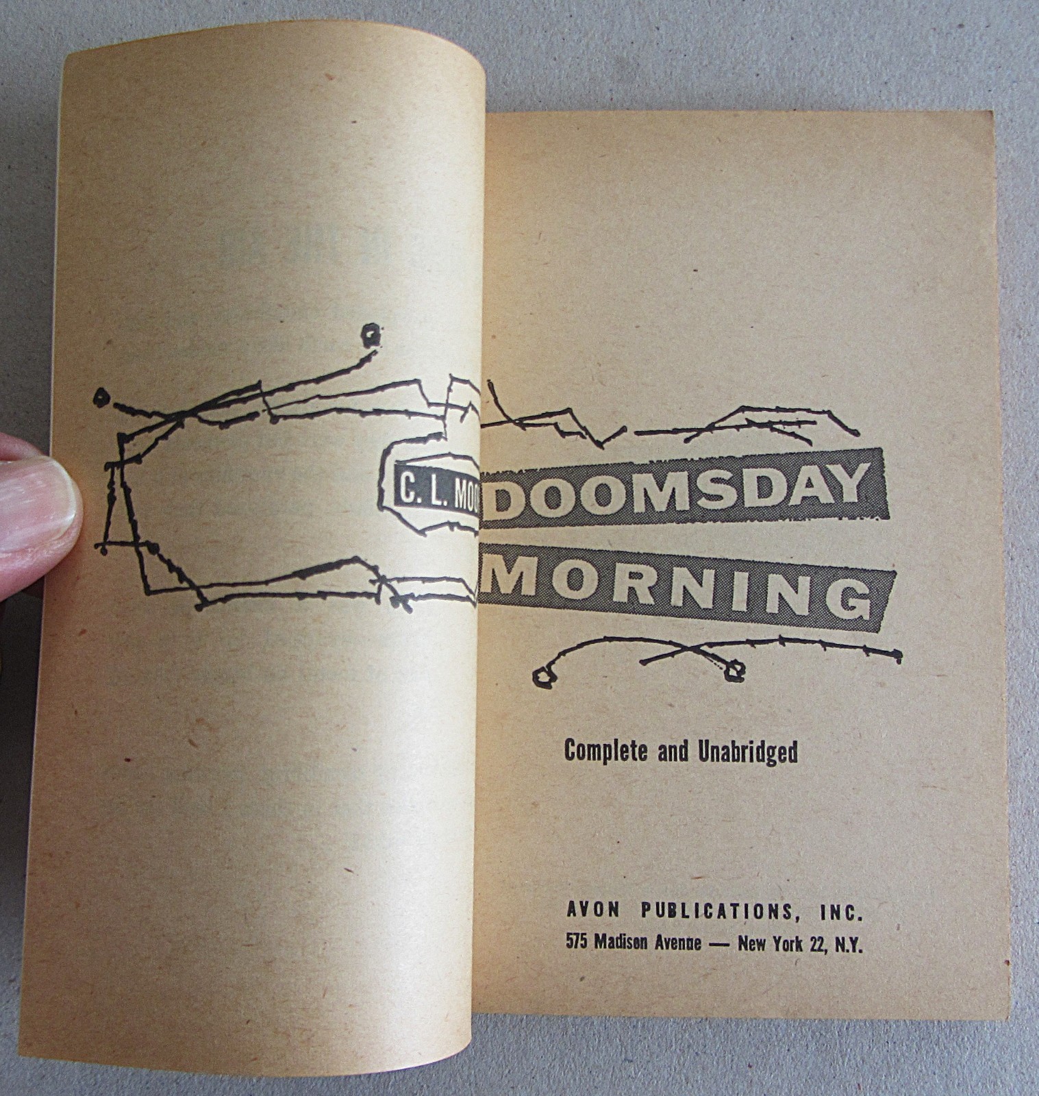 DOOMSDAY MORNING~C. L. MOORE~AVON PUBLICATIONS #T-297~MASS MARKET PAPERBACK~FINE