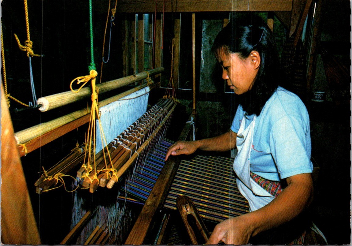(2531) 21-4-2026 – Philippines – Custom Weaving women at work