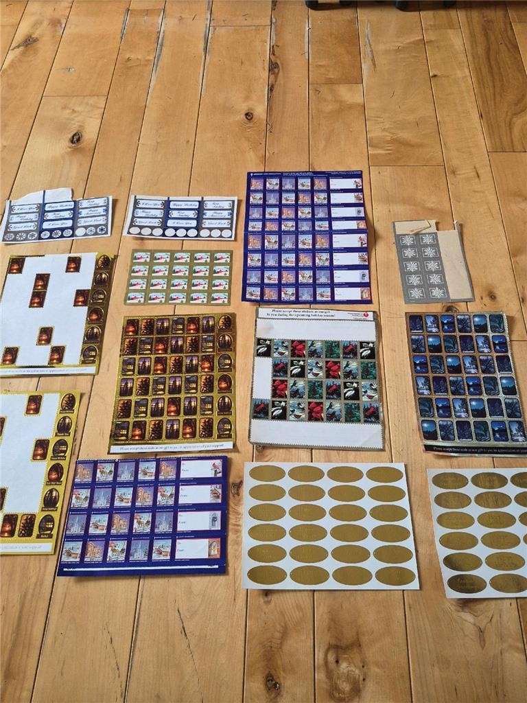 LARGE LOT CHRISTMAS SEALS STAMPS STICKERS AMERICAN HEART LUNG GOLD FOR ENVELOPES