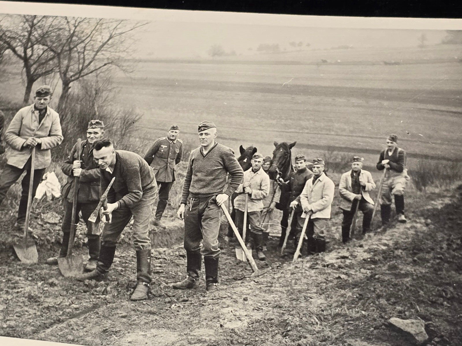 1940 SOLDIERS SOLDIERS BUILDING ROAD – POTATOES BUNDENTHAL WW2 WWII German photo