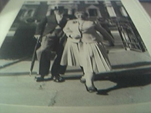 b/w photograph 8 x 6 inches wedding day smart couple arrive B 1950s