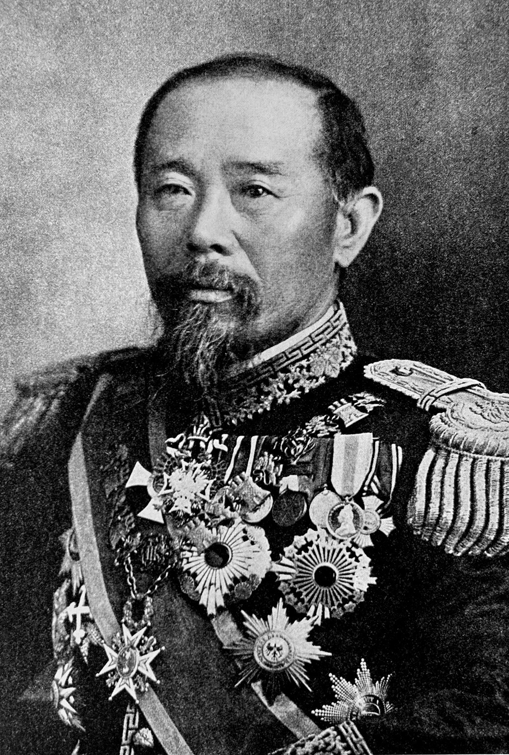 ITO HIROBUMI clipping Meiji Restoration ceremonial Japan uniform B&W photo 1893