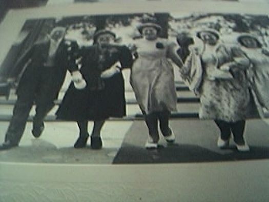 b/w photograph 8 x 6 inches wedding day guests arrive 1950s