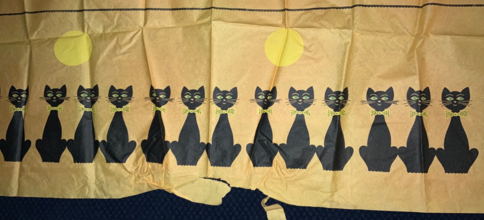 VINTAGE LARGE HALLOWEEN REED’S CREPE PAPER TABLECLOTH – MODERN CATS!