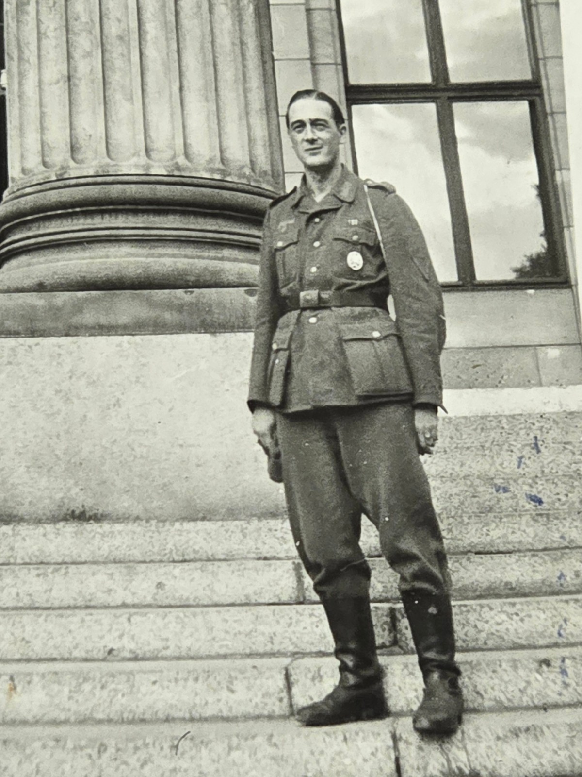 WEHRMACHT SOLDIER w GENERAL ASSAULT BADGE WW2 WWII German Wartime Military photo