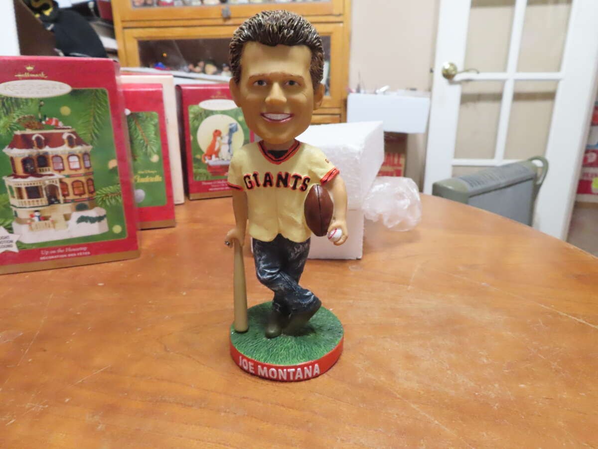 Joe Montana SF Giants Bobblehead with box bm200