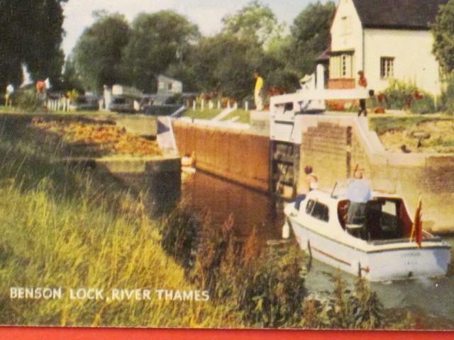 Benson Lock / River Thames – London – Postcard – Printed in England