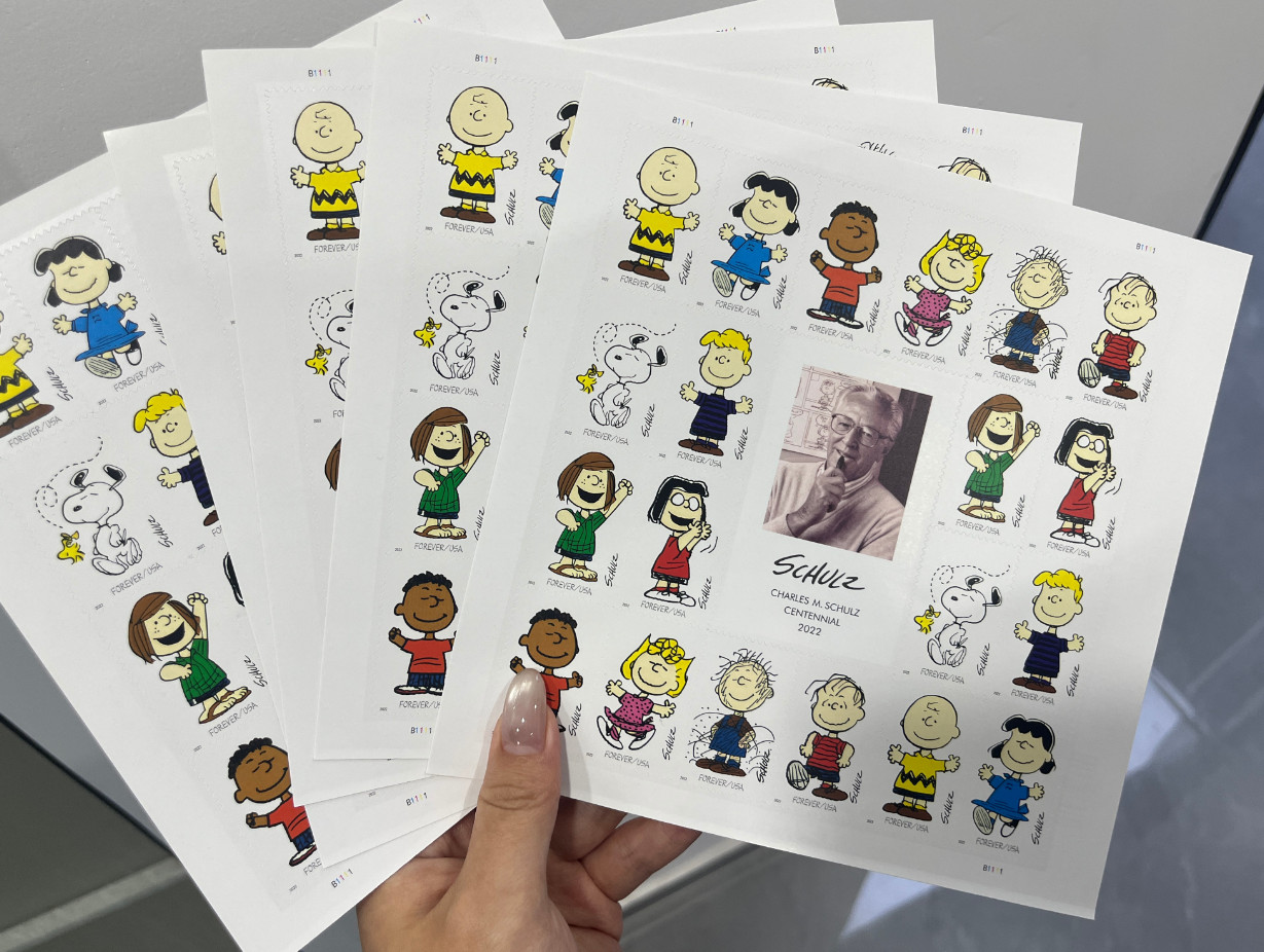 Superb USPS 100 First Class Letter Stamps Schulz Snoopy Charlie Brown Peanut 5 s