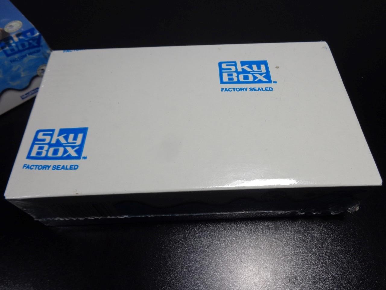 ONE FACTORY SEALED BOX OF FREE WILLY 2 THE ADVENTURE HOME TRADING CARDS SKY BOX