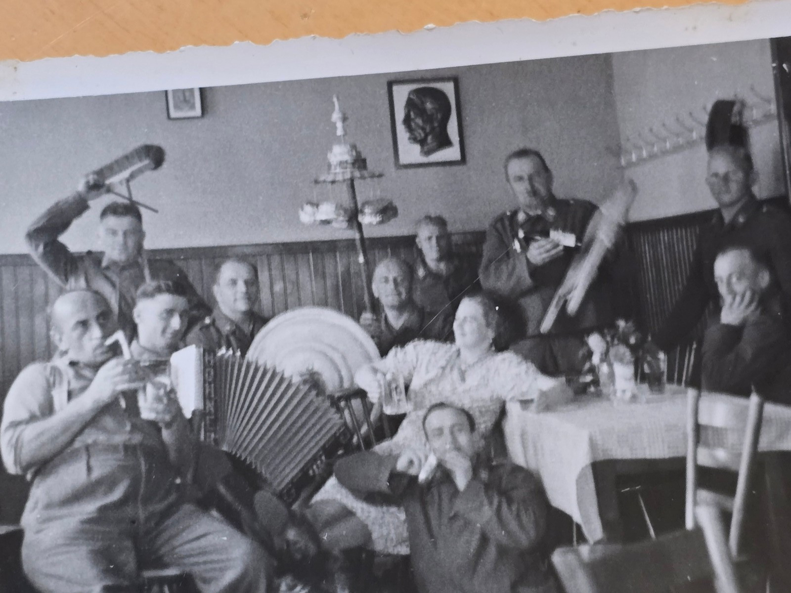 LUFTWAFFE PARTY! w LEADERS PIC HOHNER ACCORDION WW2 WWII German Military photo