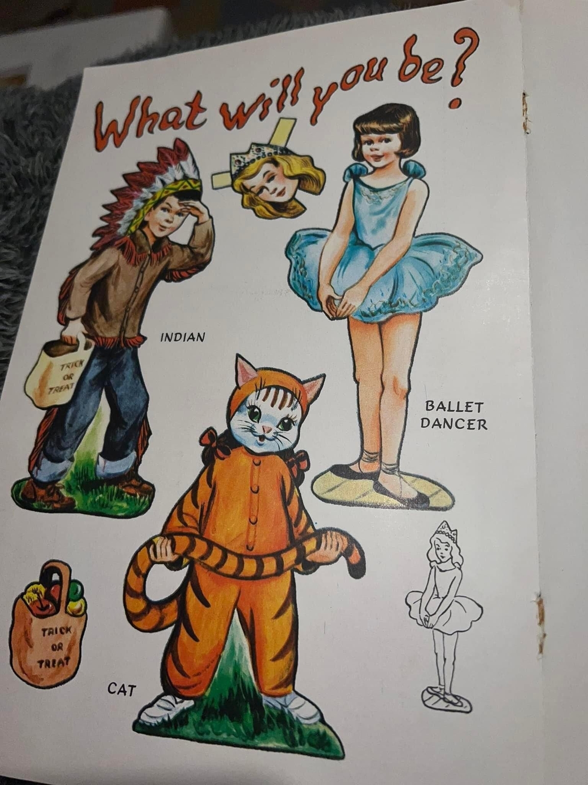 Vintage Halloween Insert for child’s life – fold out die cut paper dolls 1962