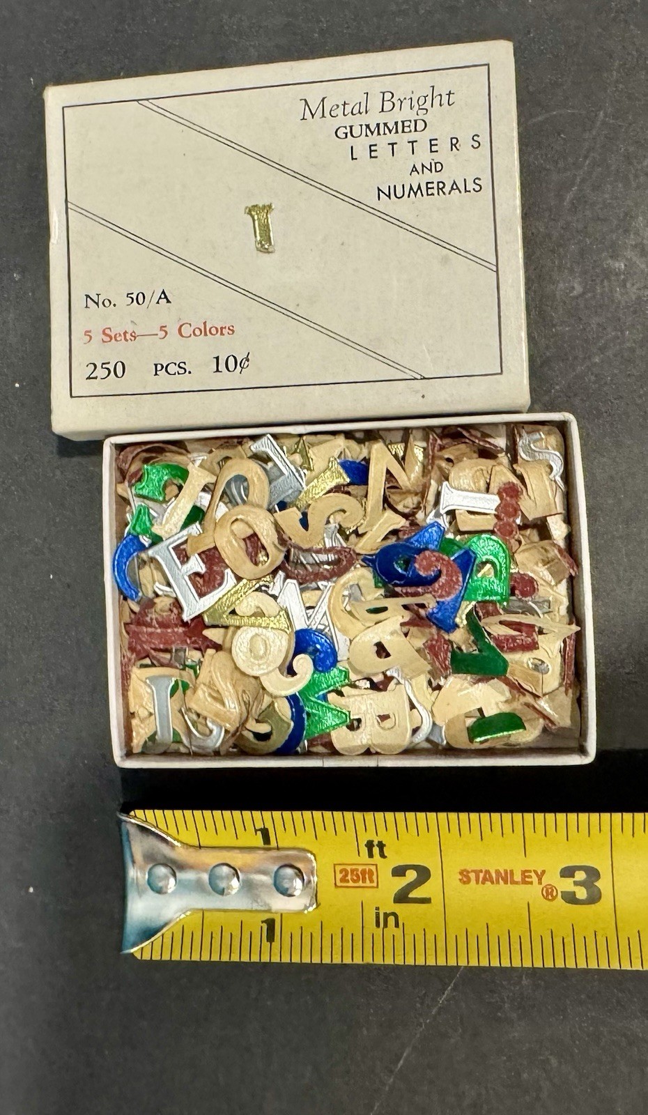 VINTAGE METAL BRIGHT GUMMED LETTERS / NUMERALS NO 50/A 5 COLORS ORIGINAL BOX