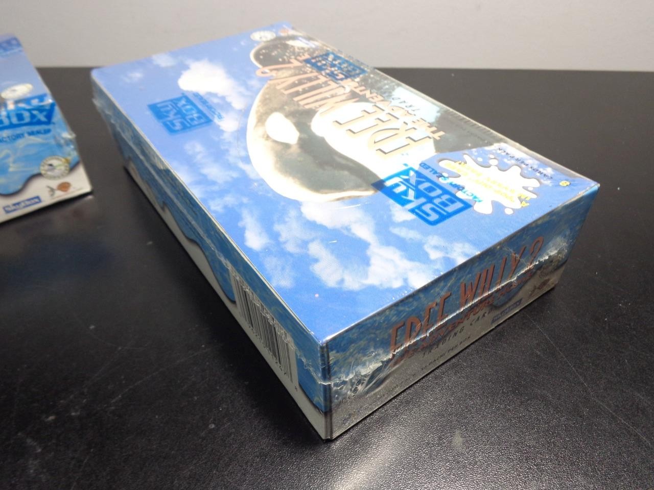 ONE FACTORY SEALED BOX OF FREE WILLY 2 THE ADVENTURE HOME TRADING CARDS SKY BOX