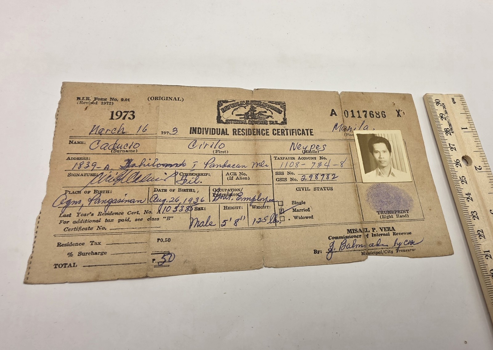 1973 Philippines Individual Residence Certificate with Photo & Thumb Print.Used.