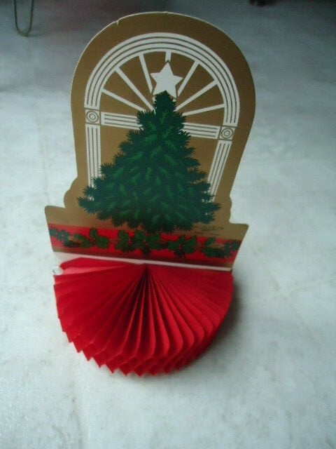 Paper Art Red Honeycomb Christmas Tree In Window & Holly Centerpiece 6 ½” X 4 ½”